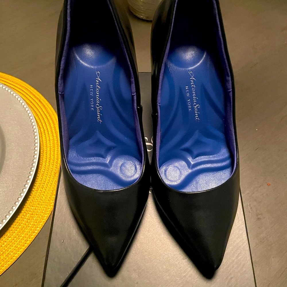 Antonia Saint NY Black Heels 6.5